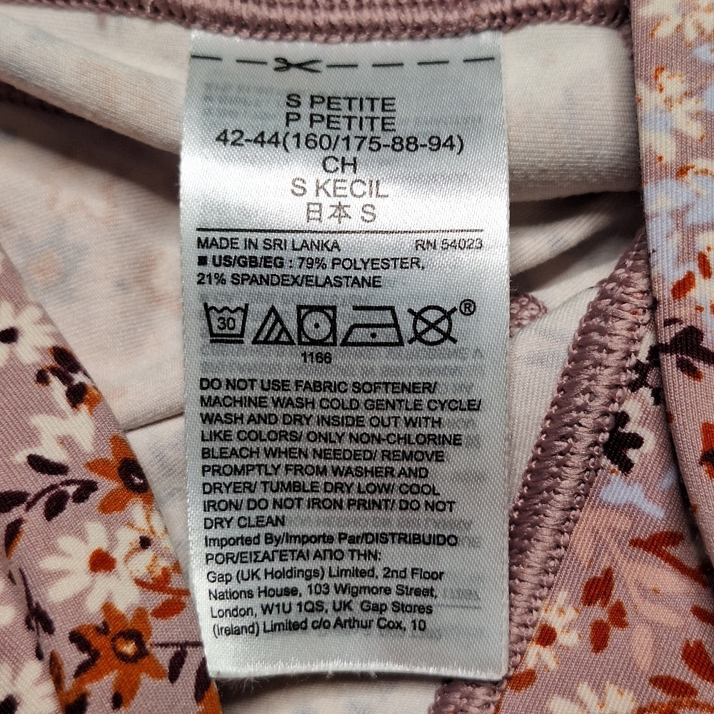 GapFit High Rise Blackout Full Length Leggings in Purple Lavender Floral - Picture 10 of 14